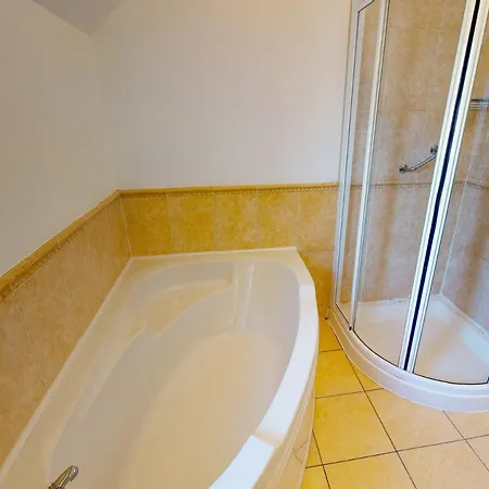 Vakantiehuis Courtyard Cottges Type B 3 Bed Sleeps 6 *